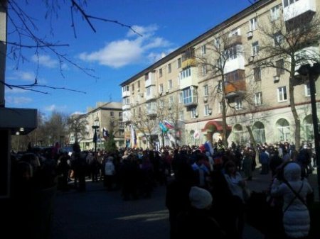 Донецкие сепаратисты после митинга решили "прогуляться" к Таруте