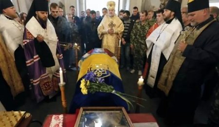 В Киеве похоронили евромайдановца, который сгорел в Доме профсоюзов
