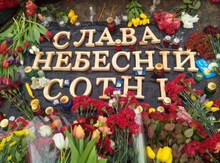 В Луцке установили крест памяти Героям Небесной Сотни
