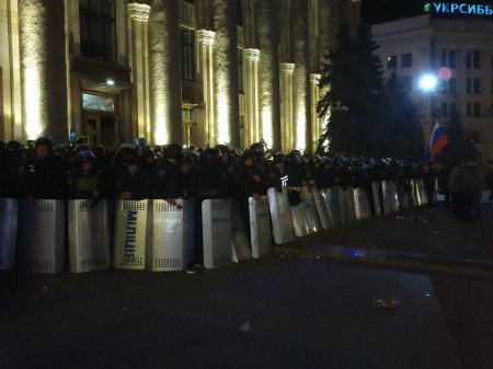 Сепаратисты захватили здание Харьковской ОГА