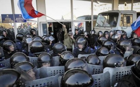 Милиция ведет переговоры с митингующими, которые захватили здание Донецкой ОГА