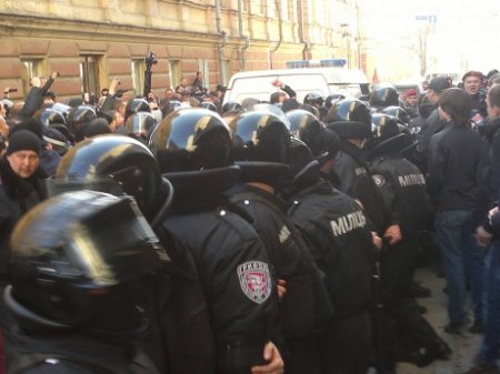 По "коридору позора" в Харькове шел не Правый сектор, а самооборона и евромайдановцы