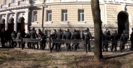 "Бойтесь, су...и это Харьков!" - сепаратисты напали на майдановцев "Бойтесь, су...и это Харьков!" - сепаратисты напали на майдановцев