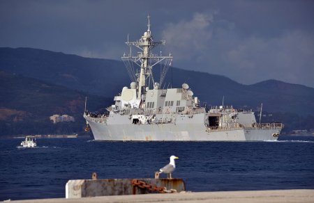 Ракетный крейсер "Дональд Кук" ВМС США вошел в акваторию Черного моря