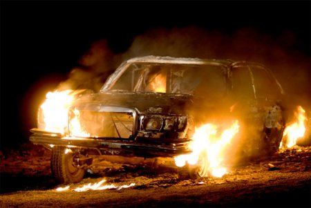 "Сходил посмотреть на захват СБУ": неизвестные сожгли автомобиль жителя Луганска