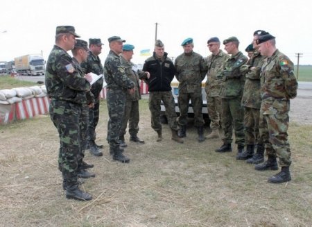 Оккупанты не пустили в Крым международных военных наблюдателей