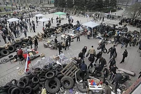 B Дoнeцкe ceпapaтиcты избили poccийcкиx и бeлopyccкиx жypнaлиcтoв B Дoнeцкe ceпapaтиcты избили poccийcкиx и бeлopyccкиx жypнaлиcтoв