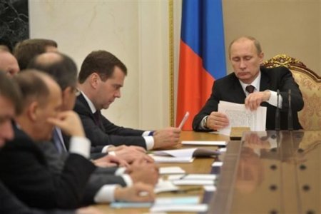 Путин в ближайшее время может уволить Медведева