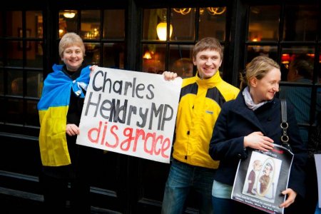 Украинцы в ​​Лондоне пристыдили британского экс-министра в связи с торговлей с Россией