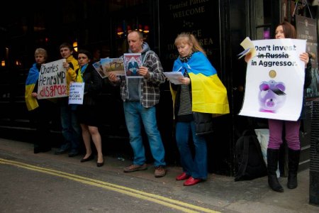 Украинцы в ​​Лондоне пристыдили британского экс-министра в связи с торговлей с Россией