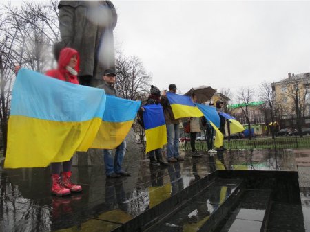Луганчане вышли на митинг за мир и порядок