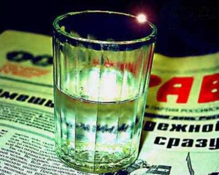 Россияне массово скупают в Крыму водку, пиво и продукты питания