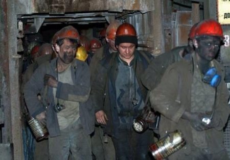 Правительство выделило по 100 тыс. грн семьям погибших на шахте "им. Скочинского"