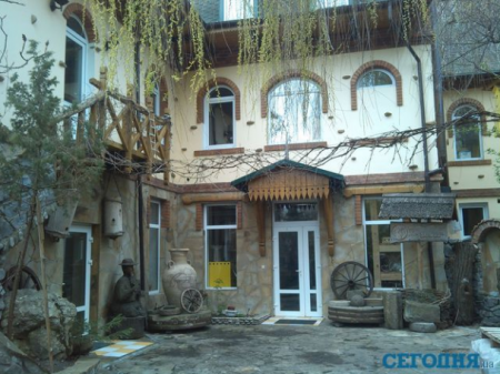 Виктор Ющенко показал свой дом, который так долго строил (фото) и поделился рецептом ухи