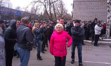 Мэр Славянска провела переговоры с вооружёнными террористами и стала успокаивать горожан.