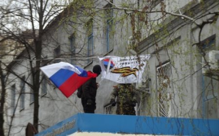 На здании Славянского горотдела милиции вывесили российский флаг