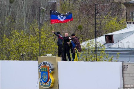 На здании исполкома Краматорска водружен флаг Донецкой народной республики