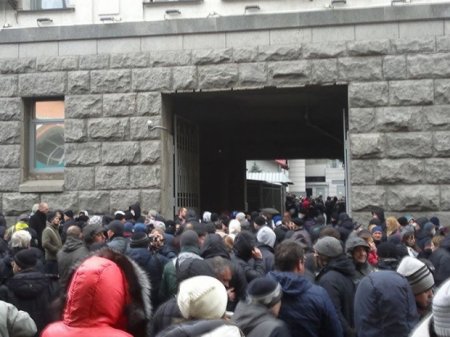 В Харькове милиция освободила внутренний двор горсовета от захватчиков