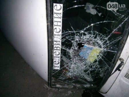 Сепаратисты Одессы побили и перевернули машину телевизионщиков (ФОТО) 