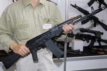 Террористы из РФ используют автоматы AK-100, которых в Украине нет - Линкявичюс