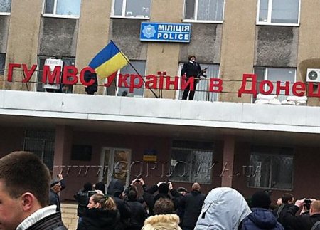 Пророссийские террористы в Горловке угрожают устроить массовый расстрел милиционеров и сжечь их заживо Пророссийские террористы в Горловке угрожают устроить массовый расстрел милиционеров и сжечь их заживо