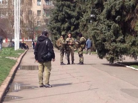 В Славянск прибыли новые «зеленые человечки» с пулеметами и гранатометами