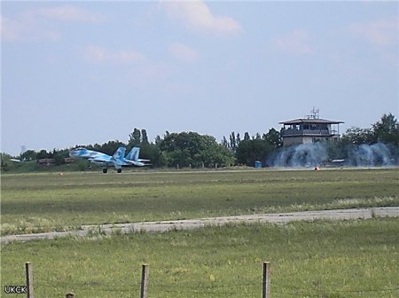 В Краматорске террористы штурмом взяли военный аэродром