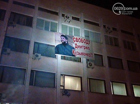 Захватчики мариупольской мэрии признались, что они россияне и вооружены Захватчики мариупольской мэрии признались, что они россияне и вооружены
