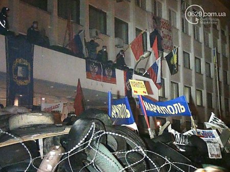 Захватчики мариупольской мэрии признались, что они россияне и вооружены Захватчики мариупольской мэрии признались, что они россияне и вооружены