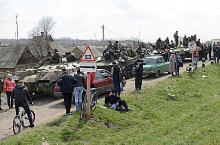 «Зеленые человечки» разоружили украинских военных под Краматорском и отправили обратно в Днепропетровск, - СМИ