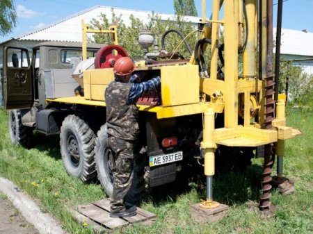Россия направляет в оккупированный Крым технику по бурению скважин. Будут искать питьевую воду