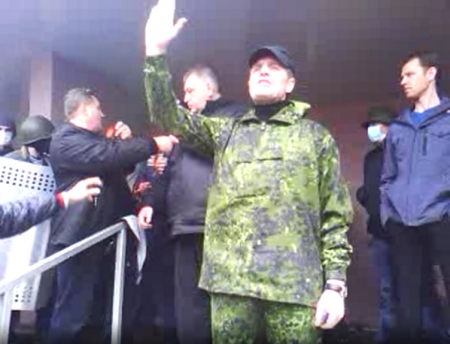 Боевики отказываются покидать здание горловской милиции, ссылаясь на штаб в Славянске