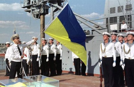 Крым покинули все украинские корабли - АП