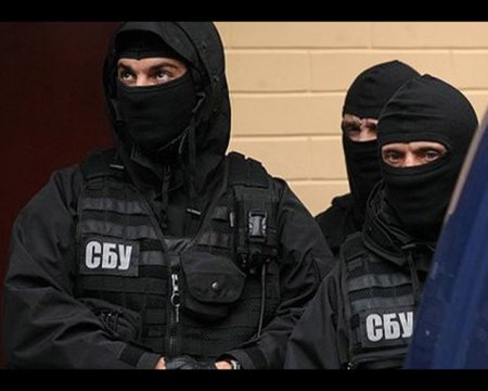 В Луганске задержали трех человек с автоматами, похищенными из УСБУ