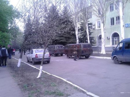В Краматорске снова захватили горотдел милиции. ВИДЕО