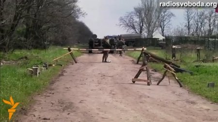 Запорожские крестьяне помогают ремонтировать военную технику