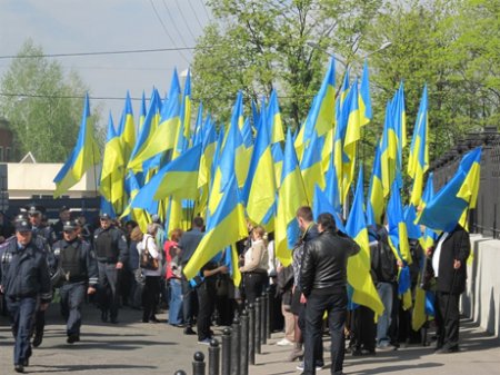 В Харькове проходит сразу два митинга - за единство Украины и сепаратистов. Метро перекрыли 
