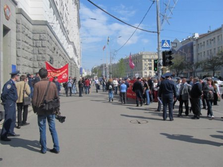 В Харькове проходит сразу два митинга - за единство Украины и сепаратистов. Метро перекрыли 