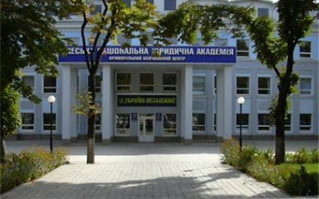 В Одессе пикетируют юракадемию Кивалова