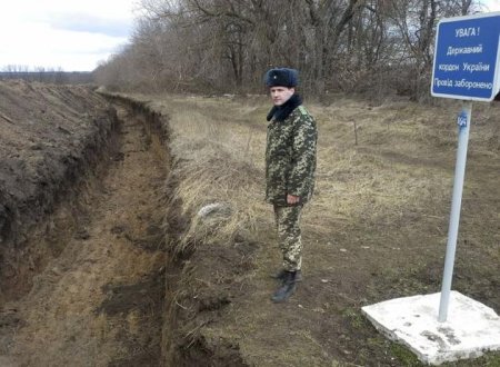 На границе с Россией выкопано уже 600 км рвов