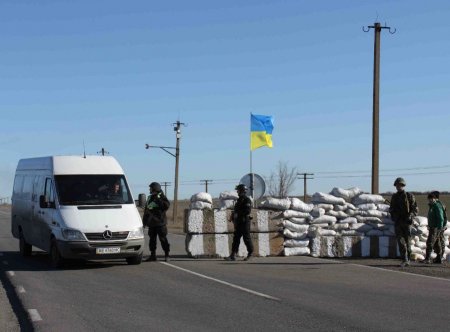 Пограничники задержали военный груз с символикой РФ на пути из Симферополя в Донецк