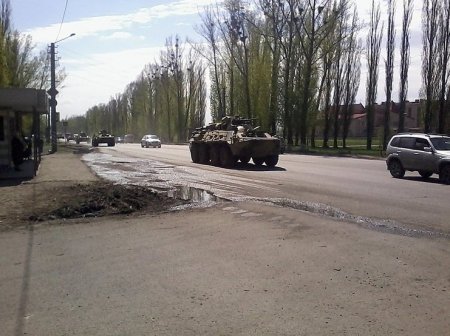 После антитеррористической операции в Славянске Россия подтягивает войска к Донецкой области
