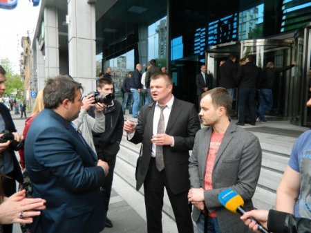 В Киеве сегодня пикетировали офис ДТЭК Ахметова с требованием улучшить условия труда шахтеров