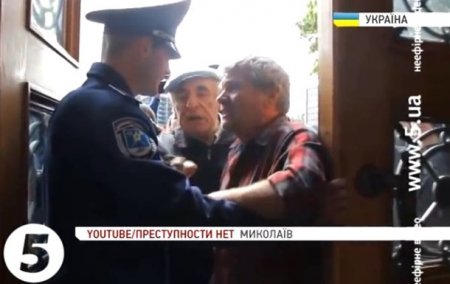 Пророссийские активисты пытались прорваться в здание Николаевского горсовета