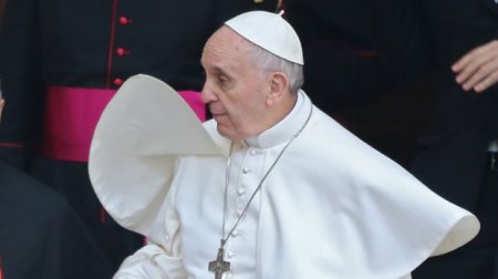 Папа Римский подарил Яценюку золотую ручку и пожелал подписать ней мирное соглашение - СМИ