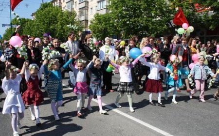 Оккупационные власти в Крыму возвращают советскую традицию первомайских парадов