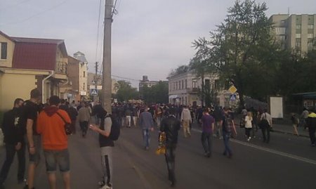 В Харькове во время марша за единство Украины сепаратисты напали на ультрас - есть раненые