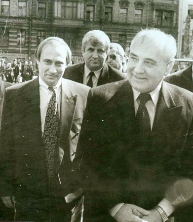 Путин – соглядатай, сексуальный террорист и суетливый врун Путин – соглядатай, сексуальный террорист и суетливый врун