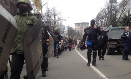 В Киеве на Майдане готовятся к возможным провокациям в ходе майских праздников.