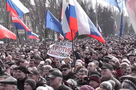 Сепаратисты в Донецке штурмуют стадион "Шахтер"